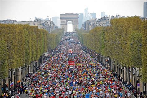 De Marathon van Paris: Een Triomfantelijke Veelvoud aan Lachen en Tranen door de Straatstenen