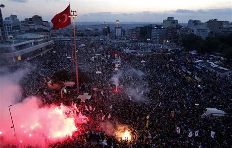 De Gezi Park Protesten: Een Reflectie op de Maatschappelijke Ontreddering in Turkije in 2013